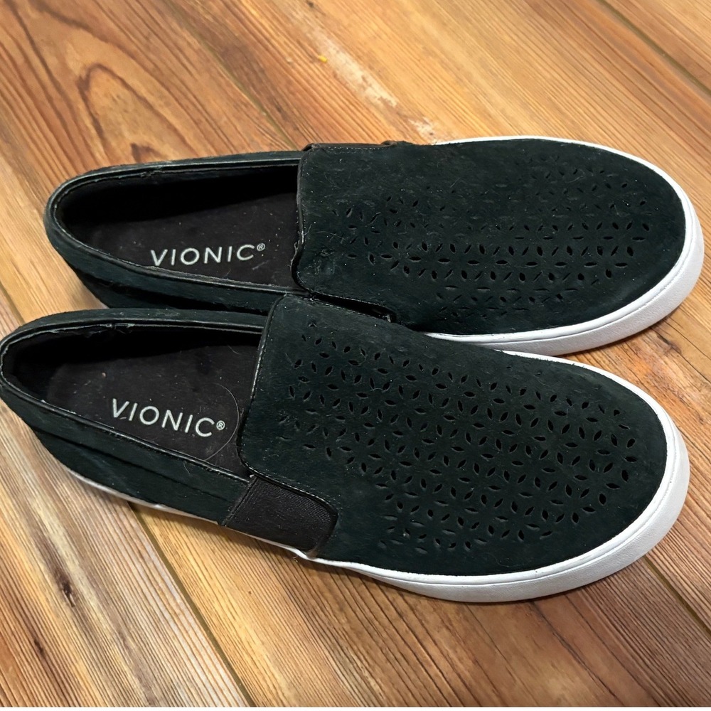 Vionic Kani Black Suede Perforated Slip On Sneakers Womens 7 Orthotic TVW5352